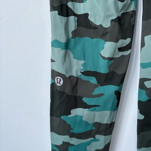 Lululemon 2021 Base Pace High-Rise Running Tight 25" Heritage 365 Camo Sz 6 - Picture 7 of 10
